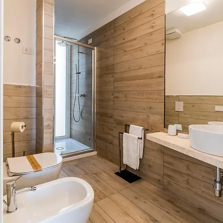 Stunning Capofalcone Charming B4 Comfort Sleeps4 *
