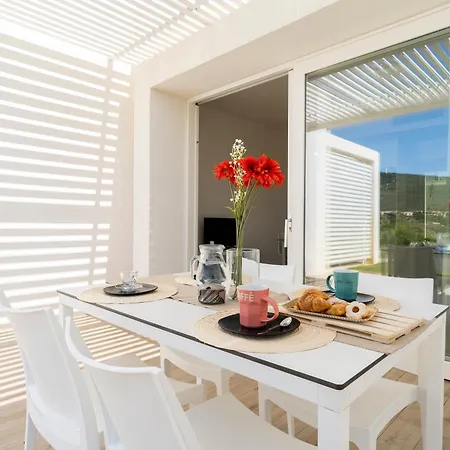 Stunning Capofalcone Charming B4 Comfort Sleeps4 *