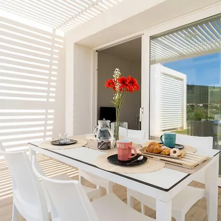 Stunning Capofalcone Charming B4 Comfort Sleeps4 *